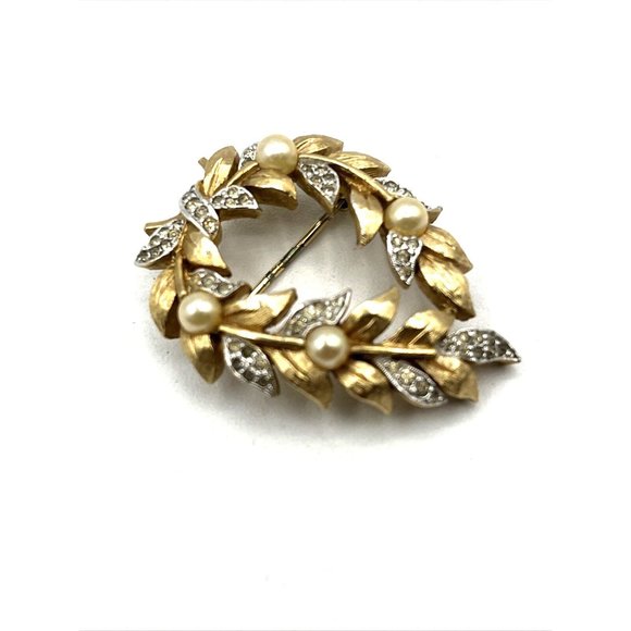 Vintage PANETTA Brooch Rhinestones Faux Pearl Wreath Swirl Pin Brooch - Picture 9 of 10